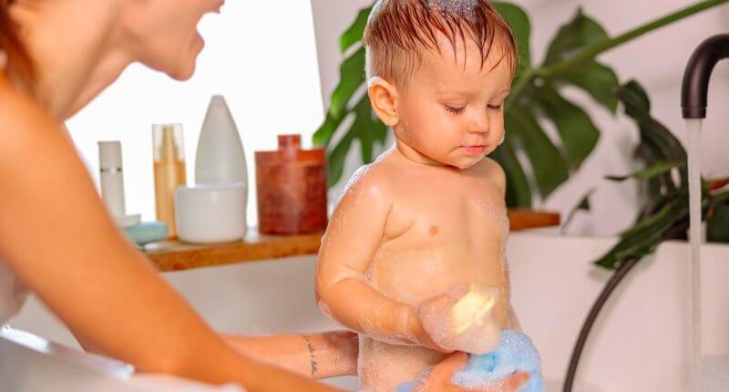 Sabonete para Bebê tomando banho